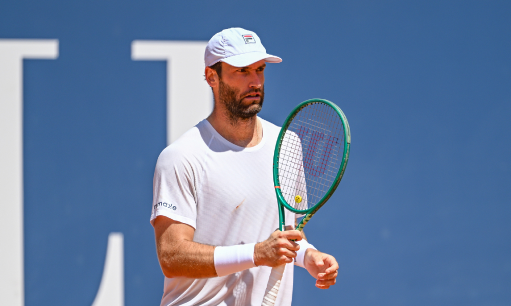 https://dicodusport.fr/blog/wp-content/uploads/2026/07/Quentin-Halys-eteint-Mariano-Navone-et-composte-son-billet-pour-le-dernier-carre-de-lATP-250-de-Kitzbuhel-1000x600.png