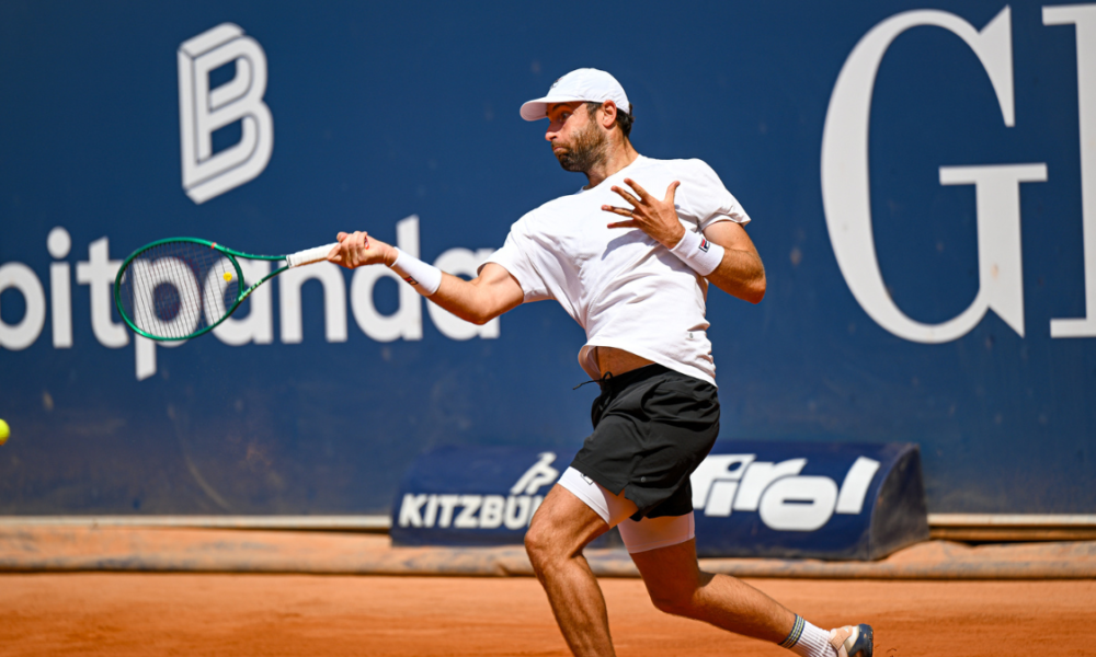 https://dicodusport.fr/blog/wp-content/uploads/2026/07/Quentin-Halys-maitrise-Alexander-Bublik-en-finale-et-decroche-son-premier-titre-a-Kitzbuhel-1000x600.png