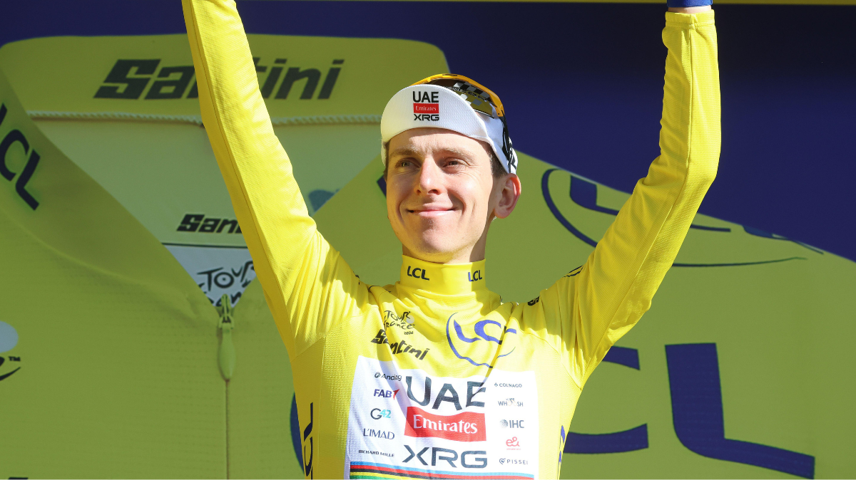 Tadej Pogacar dompte les 21 lacets de l'Alpe d'Huez et s'offre un succès de prestige sur la 19e étape du Tour de France 2026
