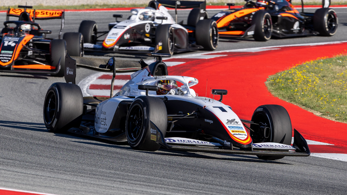 Théophile Naël arrache dans le dernier virage un nouveau podium en F3 sur le sprint de Silverstone