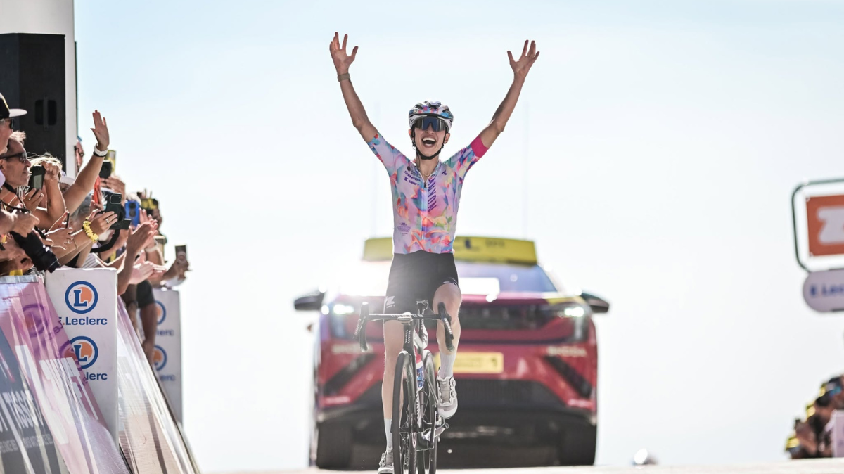 Coup double pour Kasia Niewiadoma au sommet du Mont Ventoux, victoire d'étape et maillot jaune ! (1)