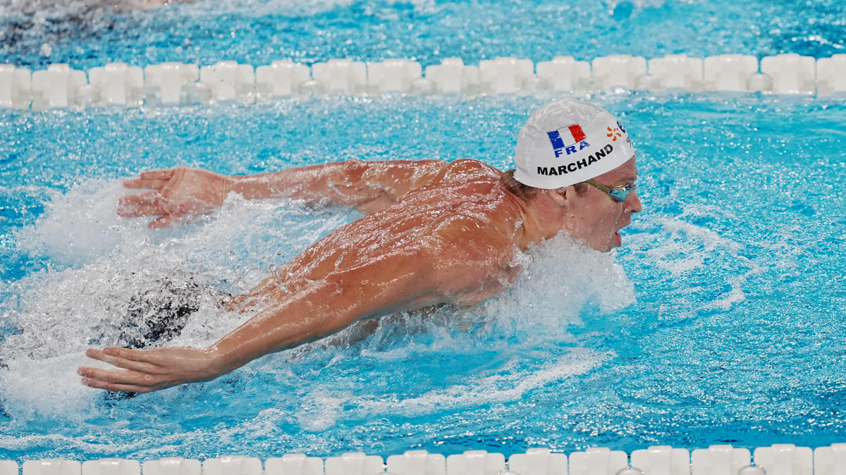 Intouchable, Léon Marchand rafle son premier titre européen en écrasant le 200 m papillon !