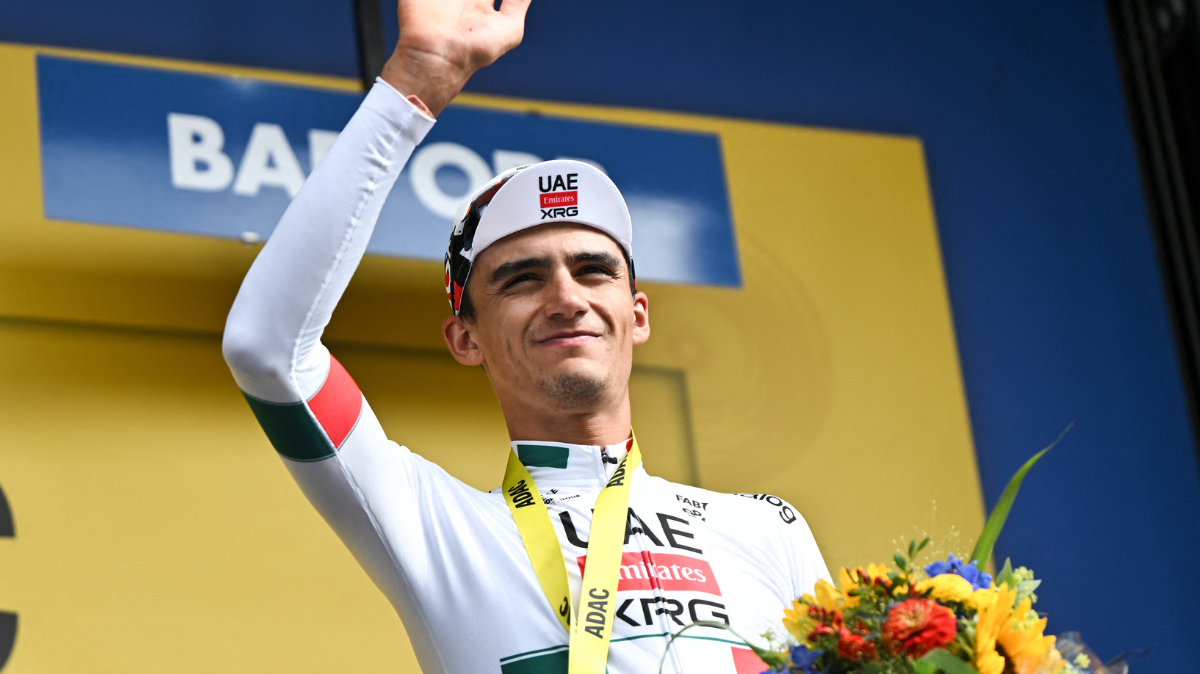 Isaac Del Toro coiffe Paul Magnier sur le prologue du Tour d'Allemagne
