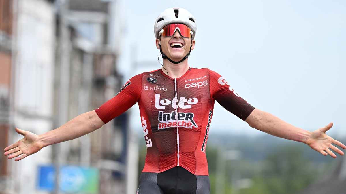 Jenno Berckmoes résiste au peloton et fait coup double sur la 3e étape du Renewi Tour