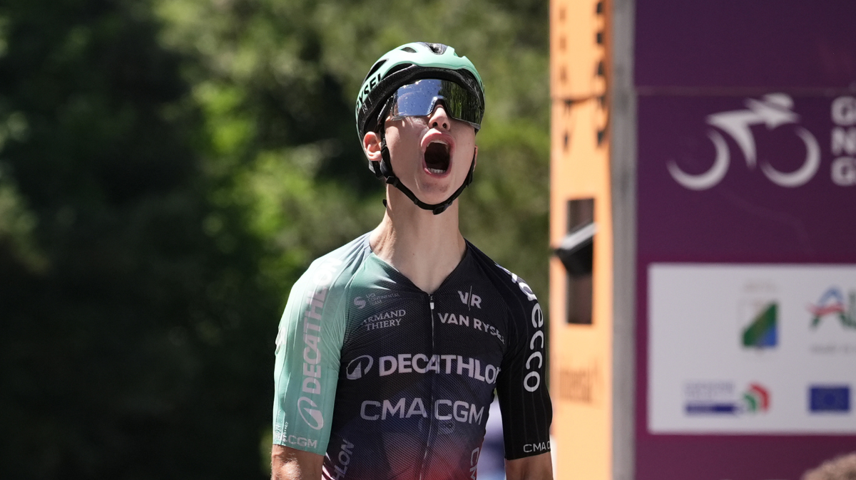 Le classement et les résultats de la 4e étape du Tour de l'Avenir 2026, remportée par Aubin Sparfel