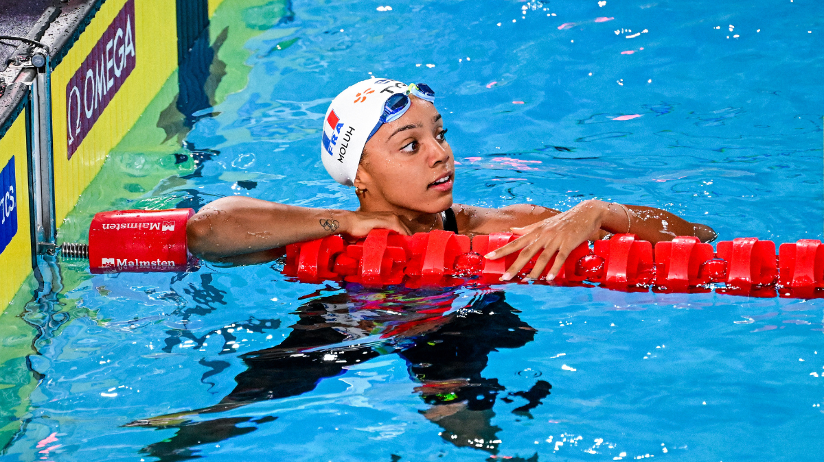 Mary-Ambre Moluh et Analia Pigrée en finale du 50 m dos, Sara Curtis fait tomber le record du monde
