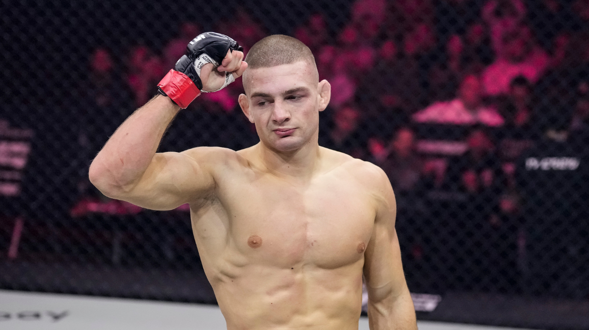 Noah Gugnon soigne ses débuts à l'UFC en soumettant Milos Janicic dès le premier round !