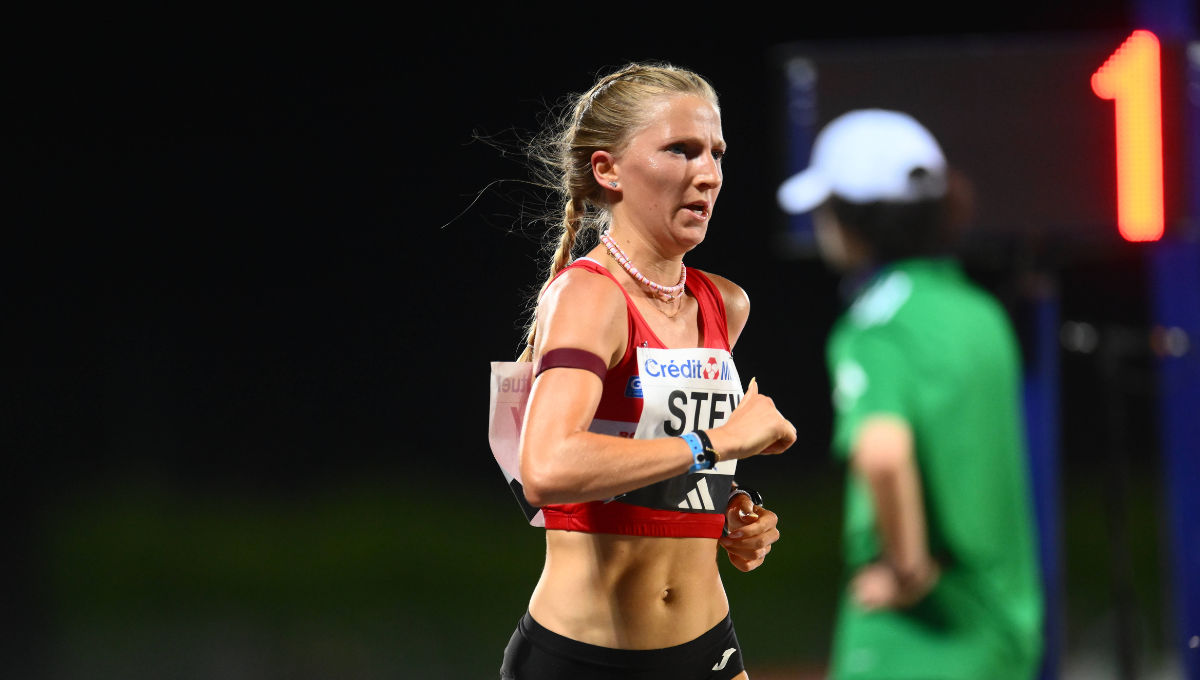 Pauline Stey aux pied du podium sur semi-marathon marche, doublé espagnol