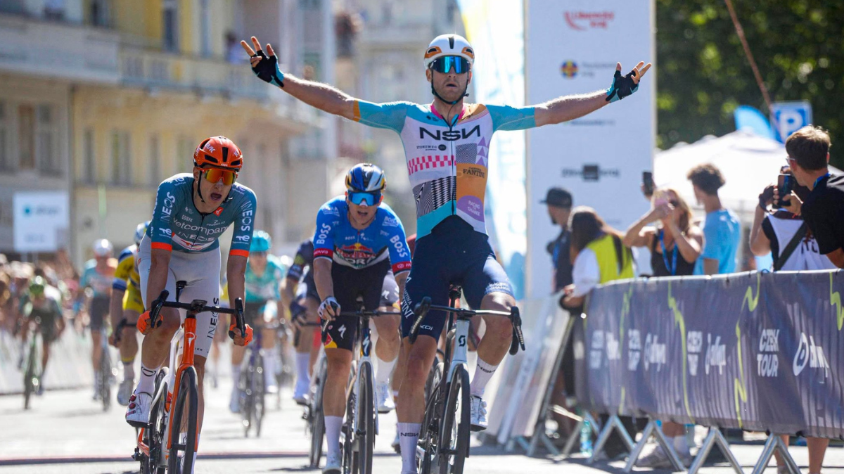 Riley Sheehan coiffe Ben Turner au sprint sur la première étape du Tour de Tchéquie