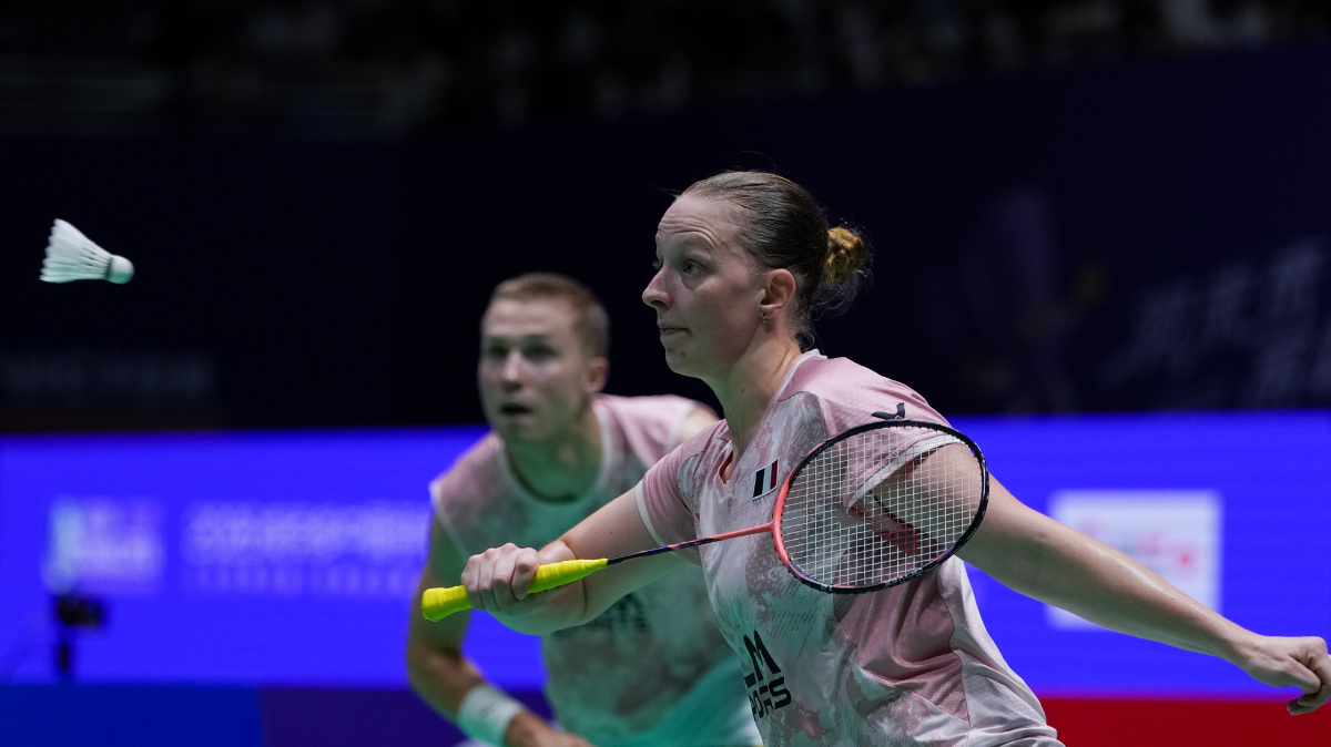 Thom Gicquel et Delphine Delrue retournent au forceps en quarts des Mondiaux de badminton