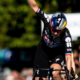 Juliette Berthet règle Niamh Fisher-Black au sprint et rafle la 2e étape du Faun Tour Femmes 2026 !
