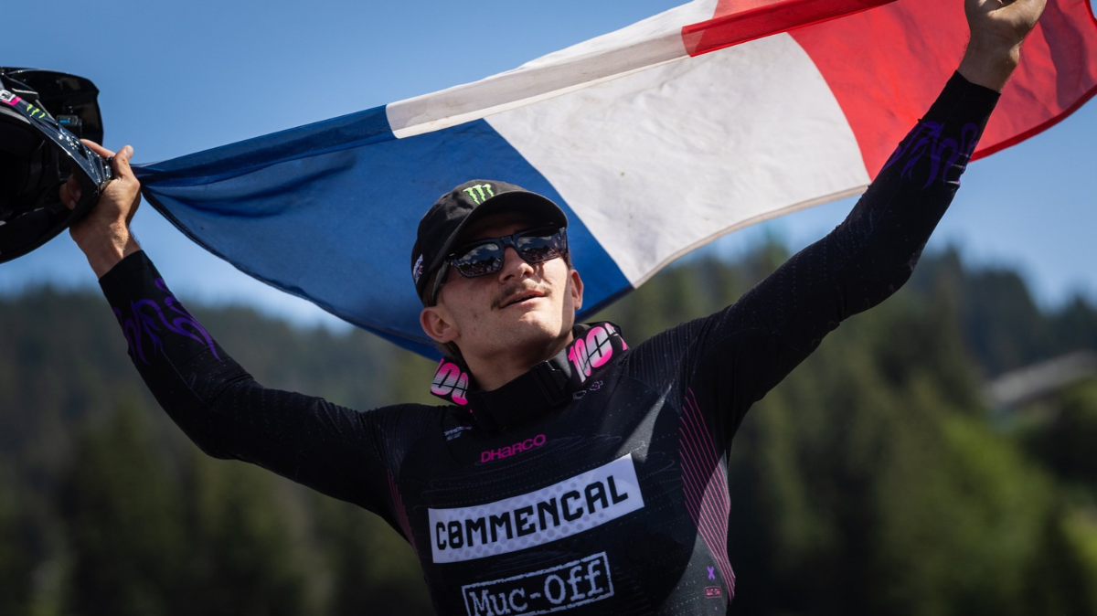 Max Alran, Amaury Pierron et Lisa Bouladou montent sur la boîte au Canada en VTT Descente