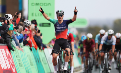 Olav Kooij mate Tim Merlier sur la 3e étape du Tour de Grande-Bretagne 2026 (1)