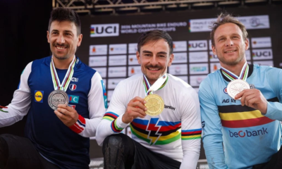Adrien Dailly conserve son titre de champion du monde de VTT E-Enduro, les Bleus cartonnent