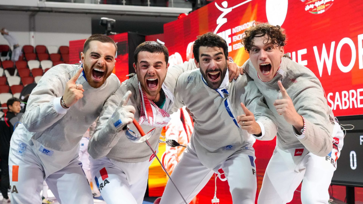 Les sabreurs triomphent par équipes en Coupe du monde d'escrime à Oran, quatre médailles françaises ce dimanche