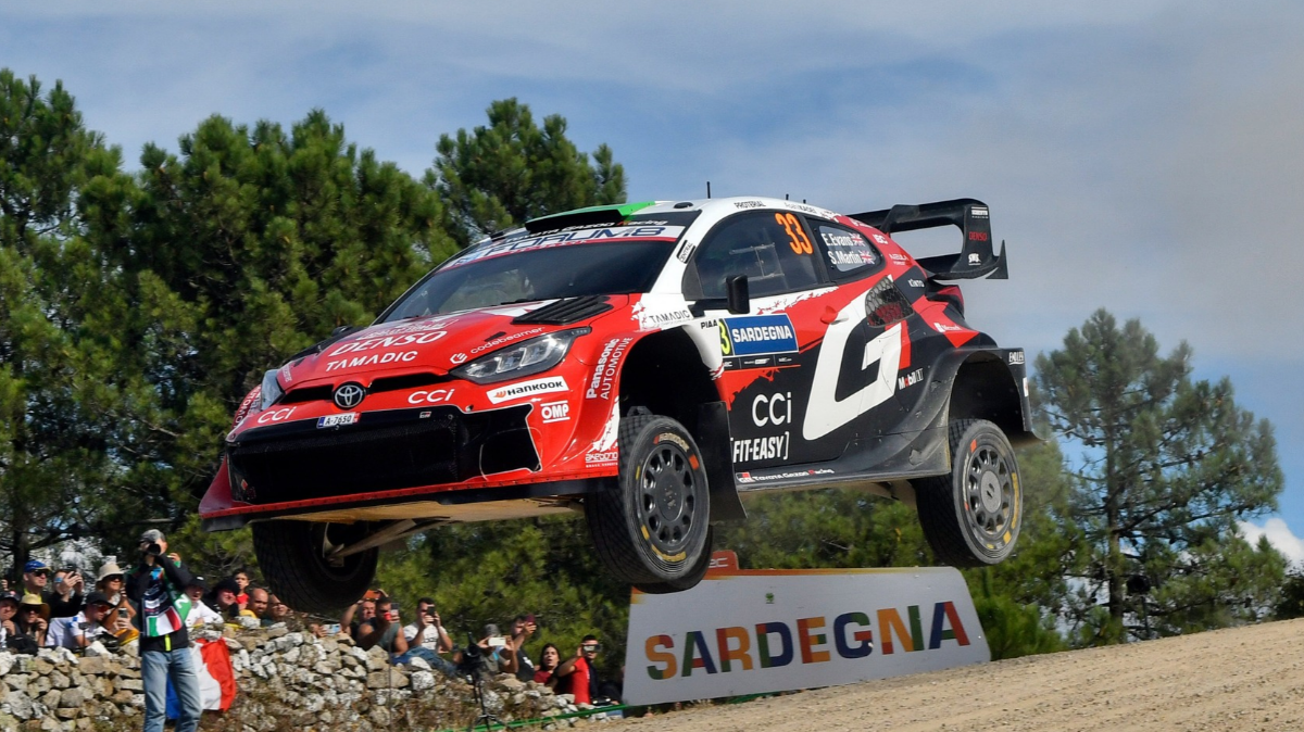 Oliver Solberg remporte le Rallye WRC de Sardaigne 2026, mais laisse filer le titre entre les mains d'Elfyn Evans